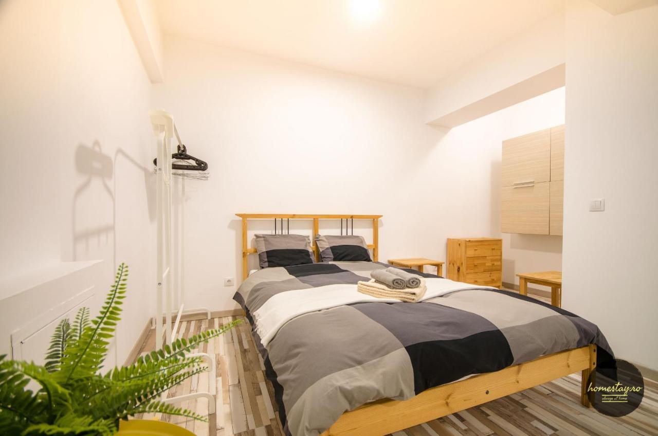 Homestay Otopeni Esterno foto