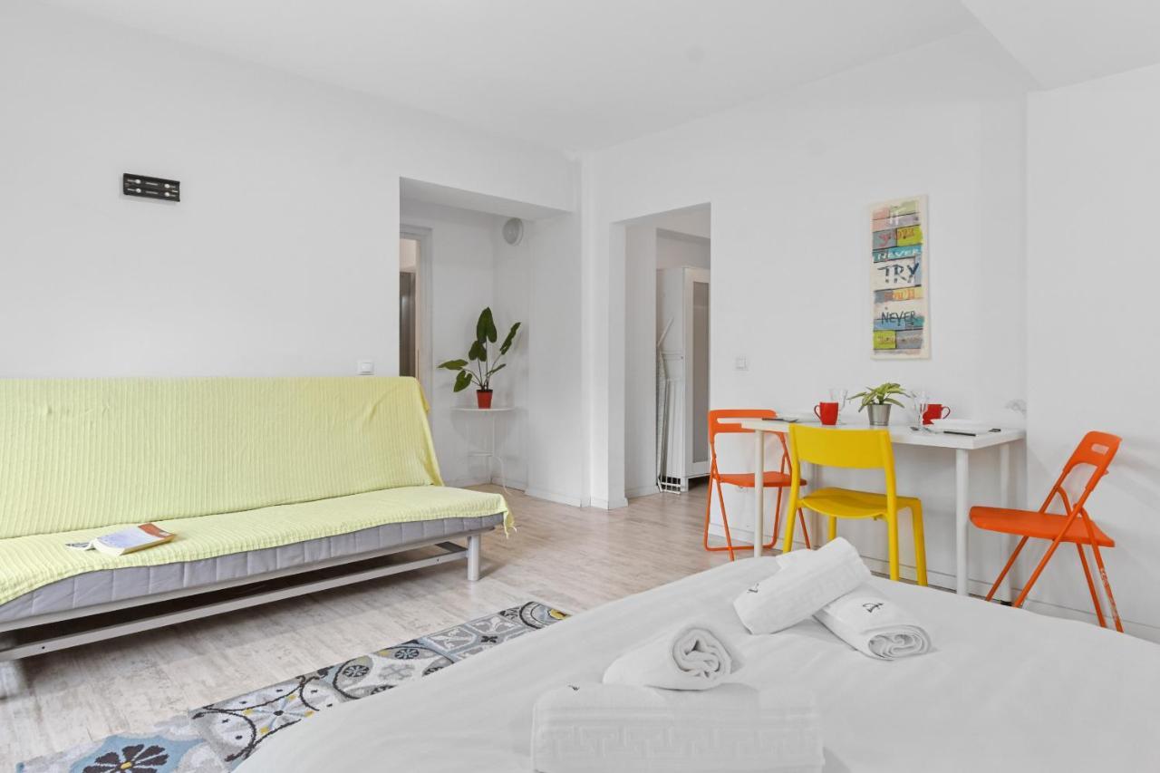 Homestay Otopeni Esterno foto