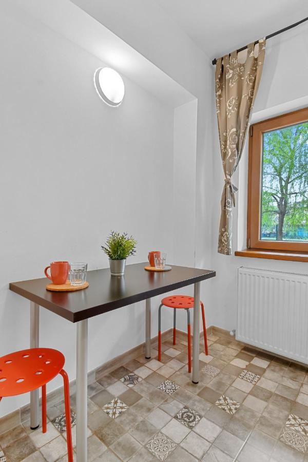 Homestay Otopeni Esterno foto